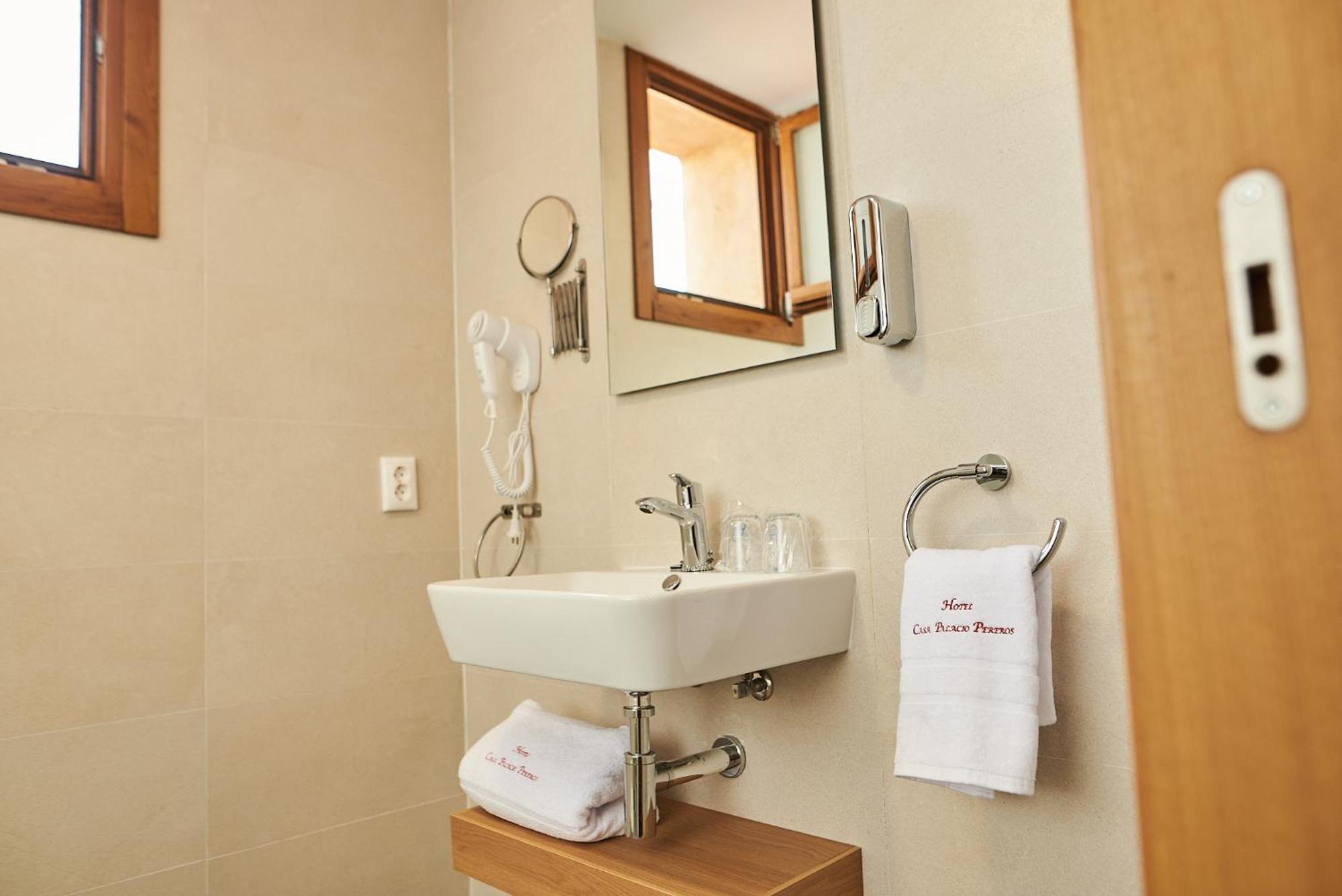 Hotel Casa Palacio Pereros Касерес Екстер'єр фото